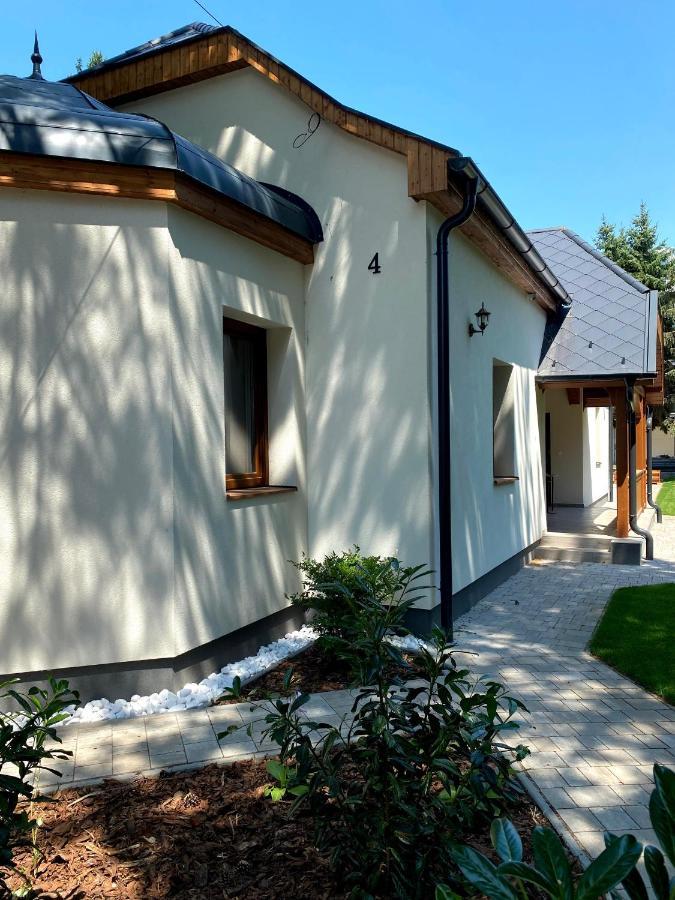 Karinthy Haz Pensionat Siófok Exteriör bild