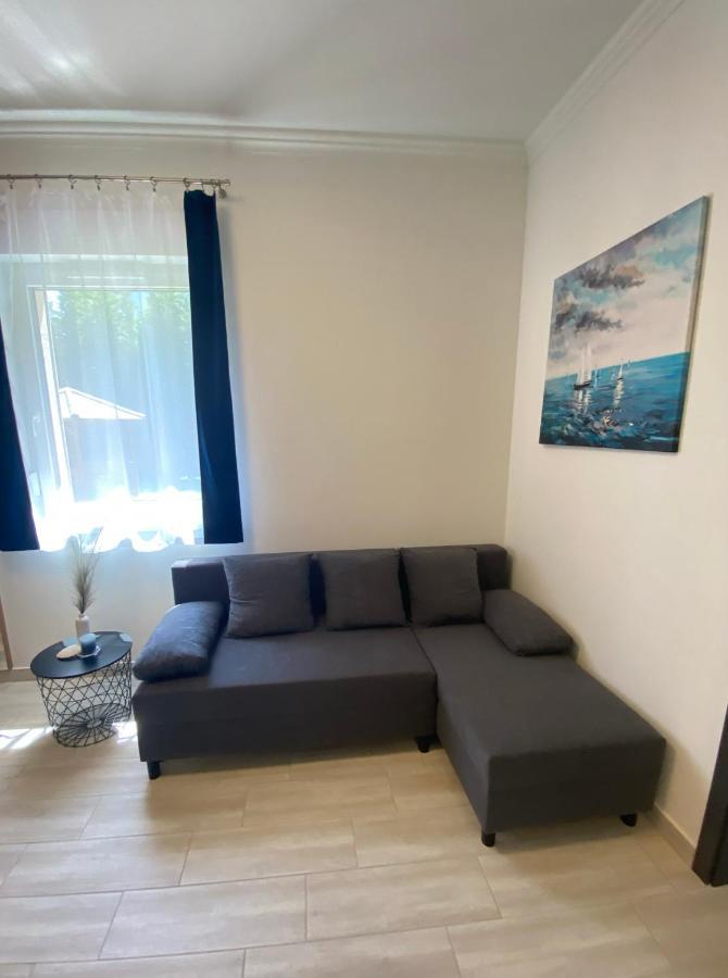 Karinthy Haz Pensionat Siófok Exteriör bild