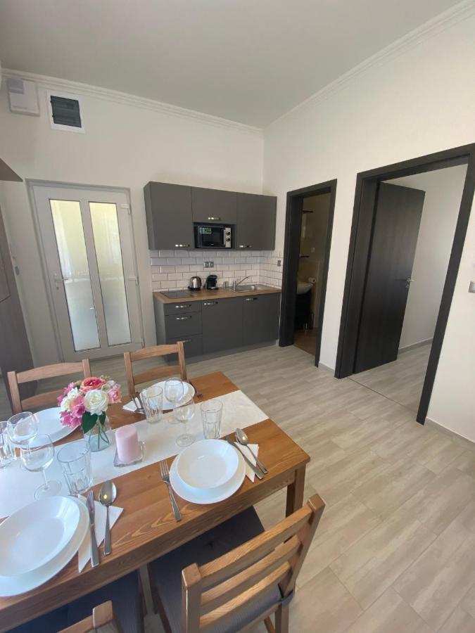 Karinthy Haz Pensionat Siófok Exteriör bild