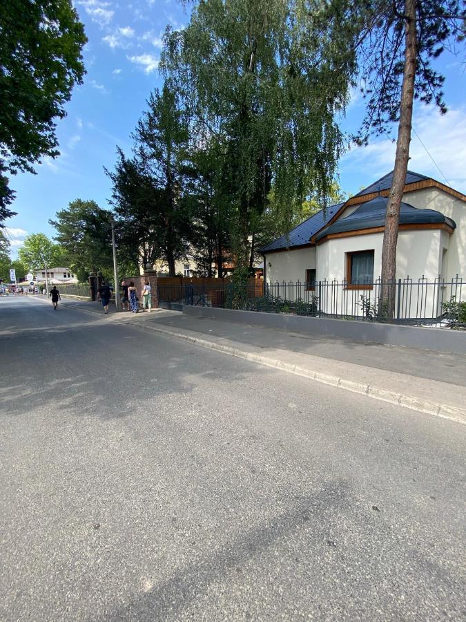 Karinthy Haz Pensionat Siófok Exteriör bild
