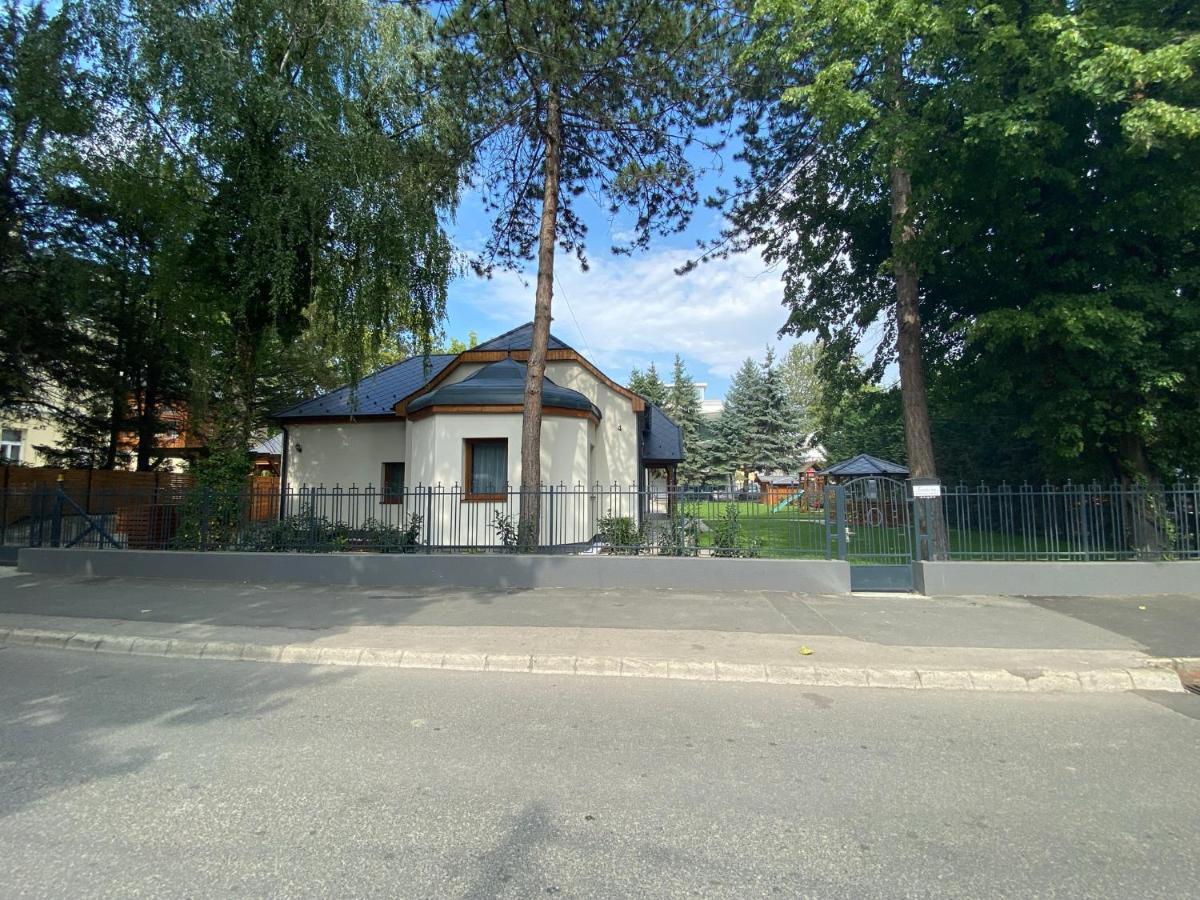 Karinthy Haz Pensionat Siófok Exteriör bild
