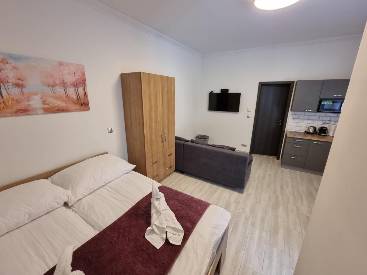 Karinthy Haz Pensionat Siófok Exteriör bild